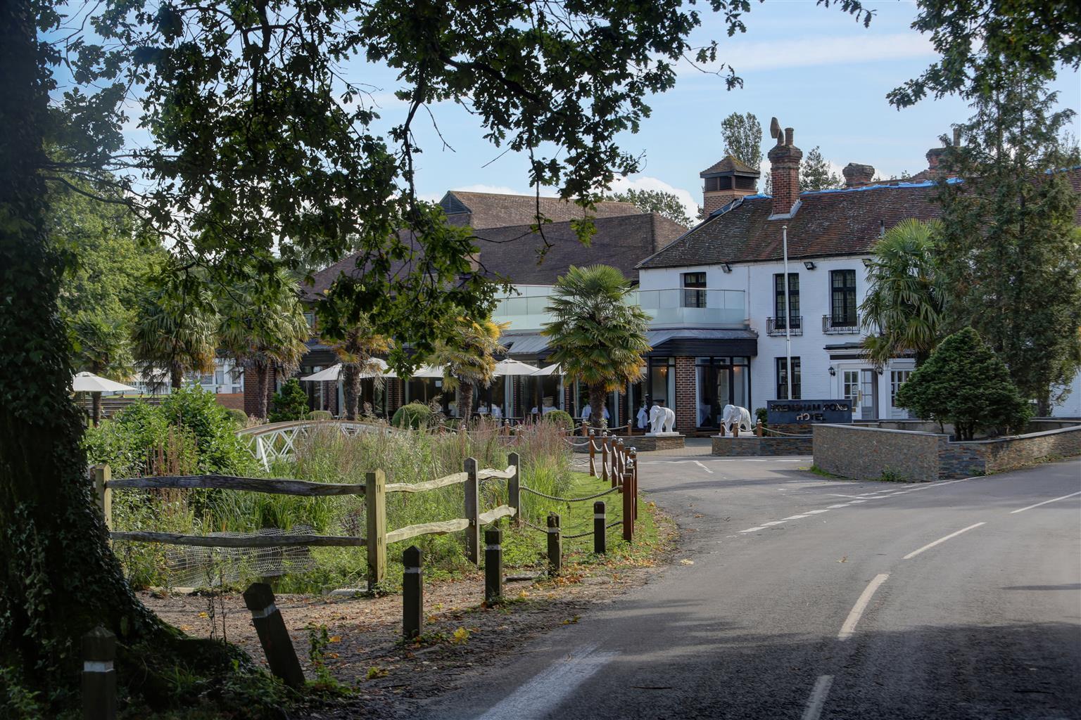 Frensham Pond Country House Hotel & Spa Farnham  Exteriör bild