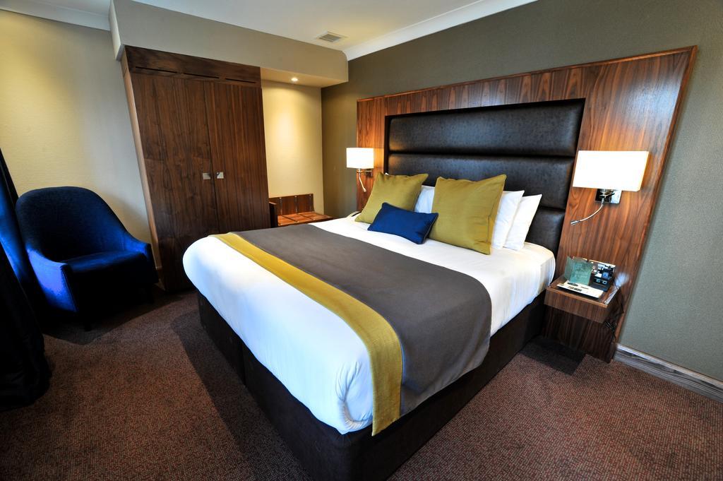 Frensham Pond Country House Hotel & Spa Farnham  Exteriör bild