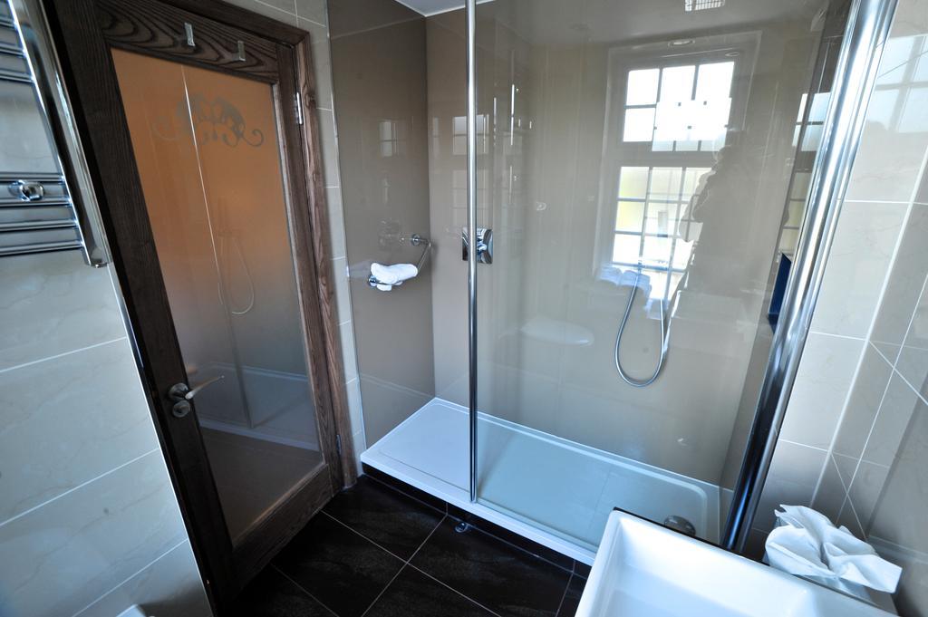 Frensham Pond Country House Hotel & Spa Farnham  Exteriör bild